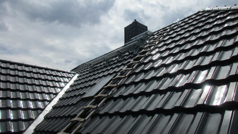 Dach und Fassade